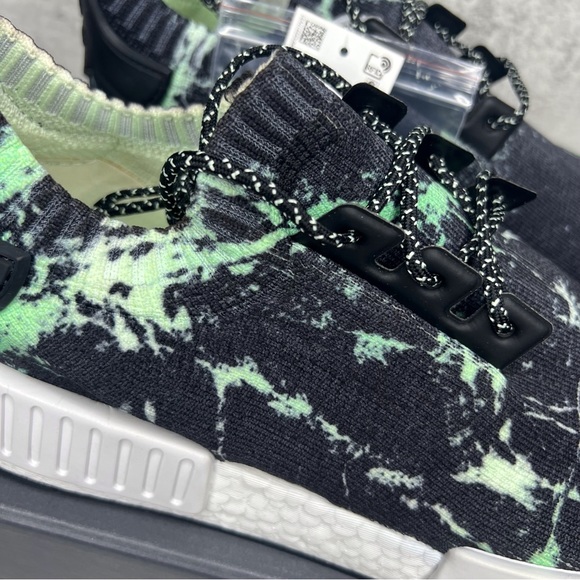 Adidas NMD R1 Primeknit - Picture 13 of 16